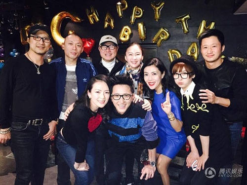 章子怡接受求婚后首露面 与韩庚同庆生笑容灿烂