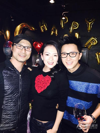 章子怡接受求婚后首露面 与韩庚同庆生笑容灿烂