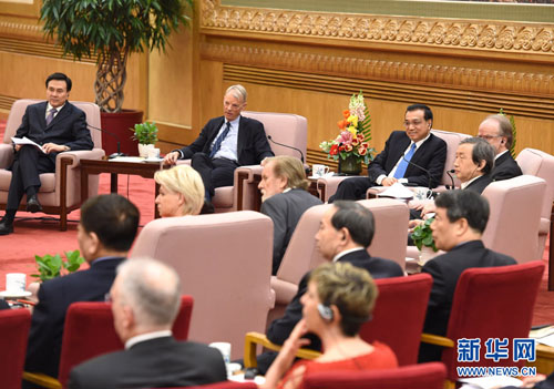 李克强同外国专家举行新春座谈会