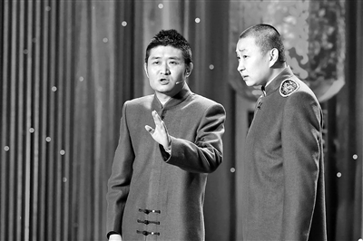 昨日，央视羊年春晚进行第三次节目彩排。继香港<a href='http://www.bjxxg.cn/ent/mingxing/' target='_blank'><u>明星</u></a>陈慧琳宣布退出春晚后，“开心麻花”王宁、常远、艾伦表演的小品《装病》也无缘春晚，另一对“麻花”组合沈腾、马丽、杜晓宇的作品目前安全。按惯例，央视春晚在大年三十直播前还会有两到三次彩排，部分节目还将面临“下岗”的危险。