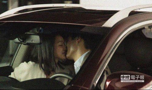 周迅与老公新片亲密戏多 二人车内激吻照曝光