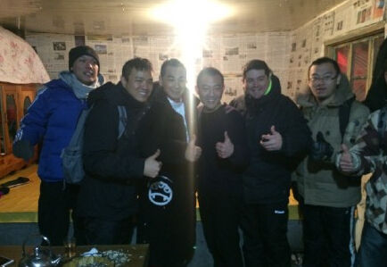 赵文卓晒剧组合照心情大好 破因嫖娼被抓传闻