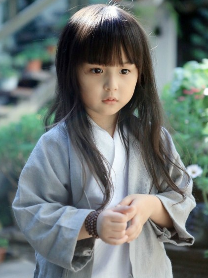 曝5岁“小芈月”生活照 五官精致萌化人心【组图】