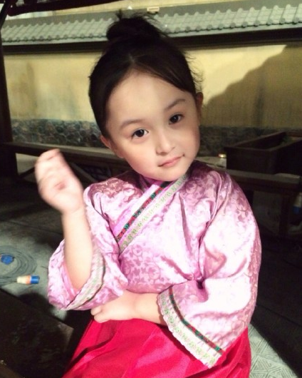 曝5岁“小芈月”生活照 五官精致萌化人心【组图】