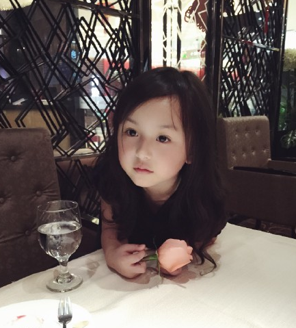 曝5岁“小芈月”生活照 五官精致萌化人心【组图】