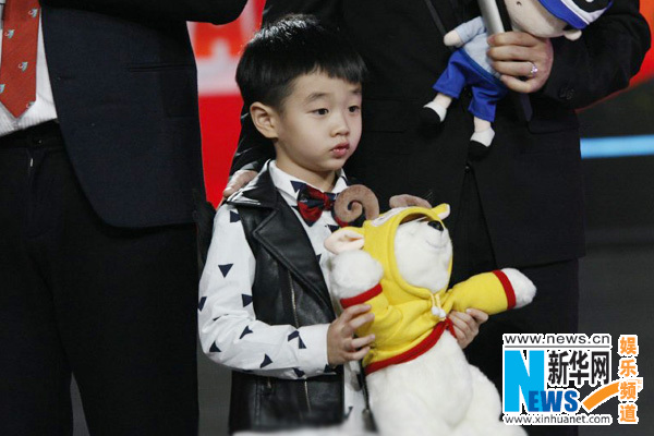 杨威杨阳洋亮相湖南卫视春晚 小年夜拜年闹新春【图】