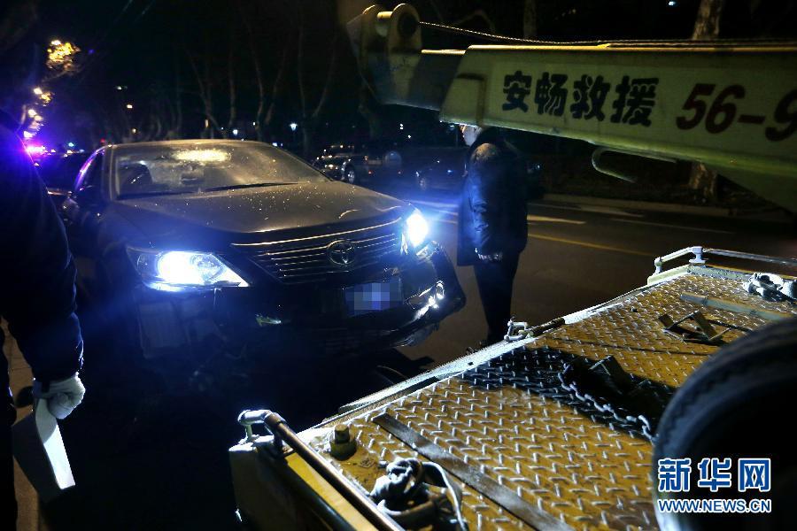 上海美领馆深夜遭轿车冲撞 初步排除酒驾可能
