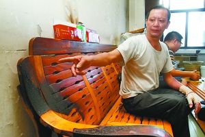 奇！阳台落水管燃起蓝色火焰