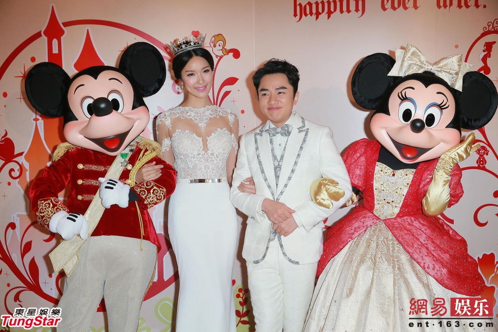 王祖蓝李亚男在迪士尼办童话式婚宴 否认婚礼赚二百万