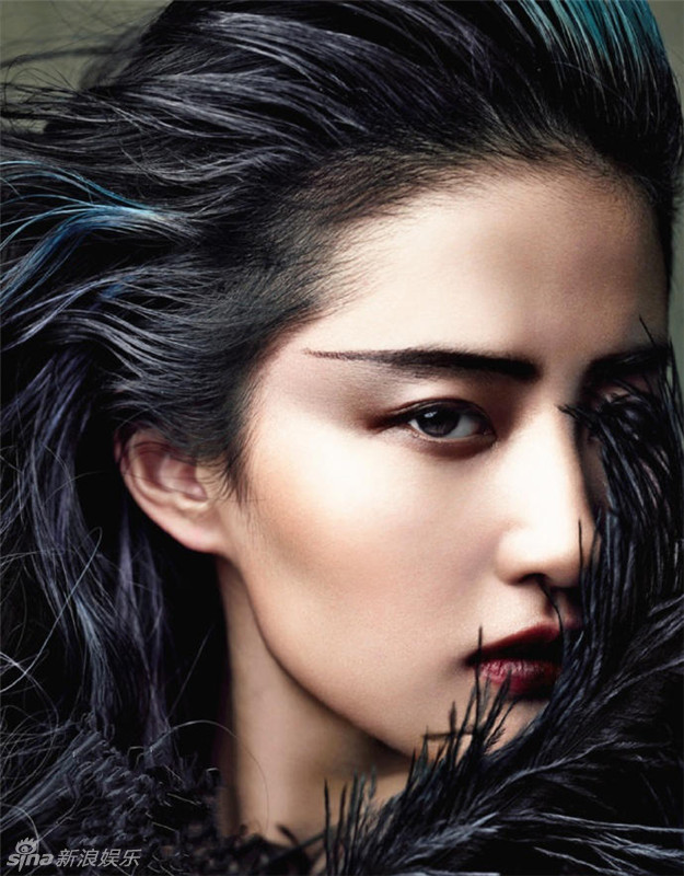 刘亦菲低胸玩性感 走起高冷性感路线让人眼前一亮【组图】