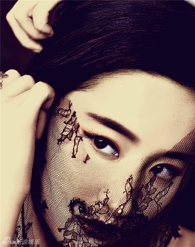 刘亦菲低胸玩性感 走起高冷性感路线让人眼前一亮【组图】