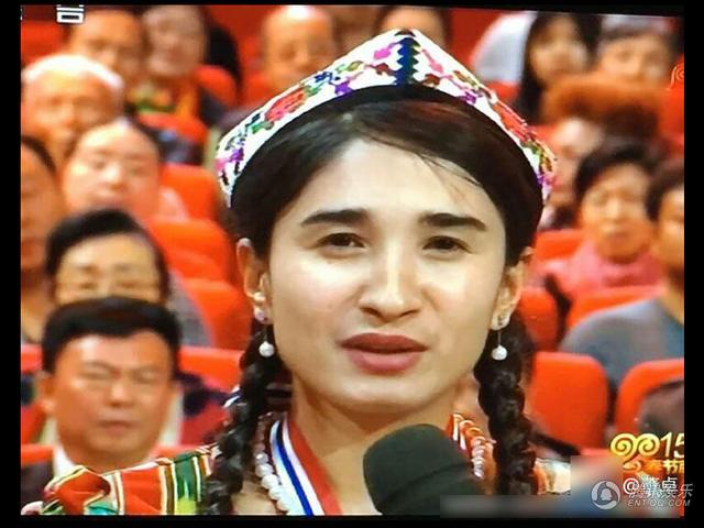 春晚维吾尔族姑娘意外走红 为家乡群众致富的引路人