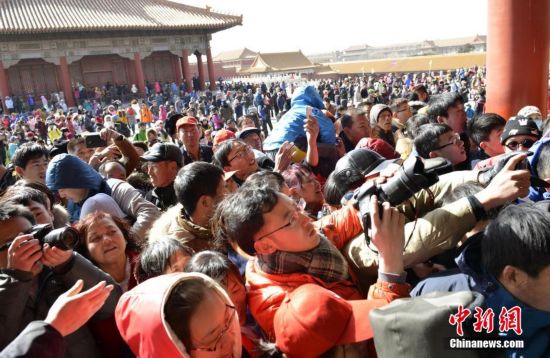 北京故宫、南京夫子庙迎来羊年客流高峰