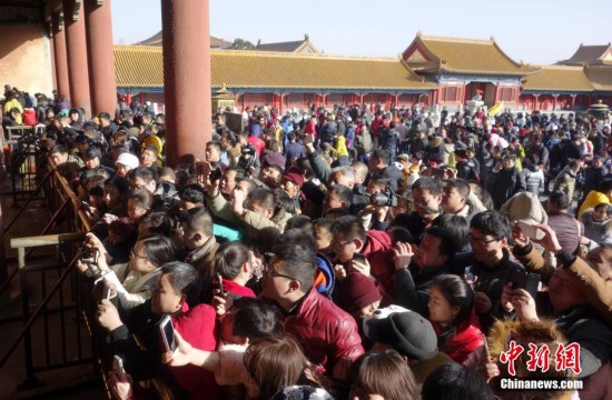 <a href='http://www.bjxxg.cn/beijing/guji/' target='_blank'><u>北京故宫</u></a>、南京夫子庙迎来羊年客流高峰