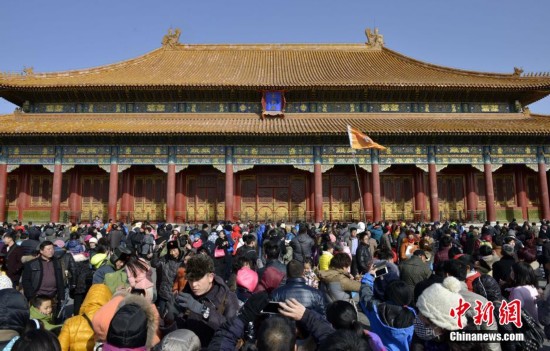 <a href='http://www.bjxxg.cn/beijing/guji/' target='_blank'><u>北京故宫</u></a>、南京夫子庙迎来羊年客流高峰