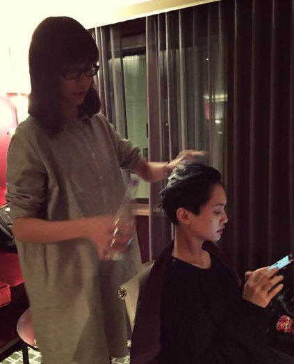 杨丞琳喊化妆师“洗头妹” 引误会 否认是讽刺