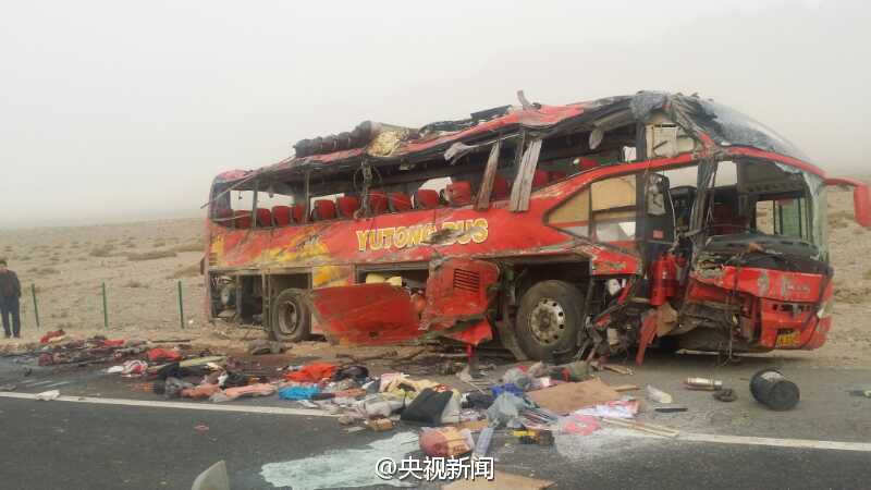 巴楚县客车发生侧翻 造成22人死亡38人受伤