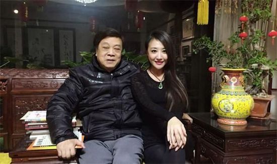 图为赵忠祥与左岩