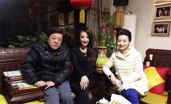 赵忠祥豪宅堪比皇宫 邀美女主持品尝大闸蟹【图】