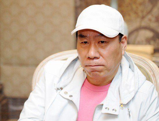 张伟平曾包养女生 承诺其当谋女郎