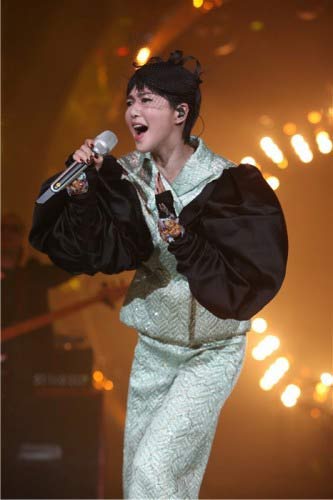 李佳薇踢馆失败 《我是歌手》谭维维夺冠