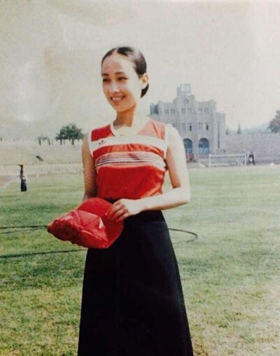 白百何31岁生日晒妈妈照片 母女被赞“姐妹花”