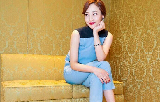 白百何31岁生日晒妈妈照片 母女被赞“姐妹花”