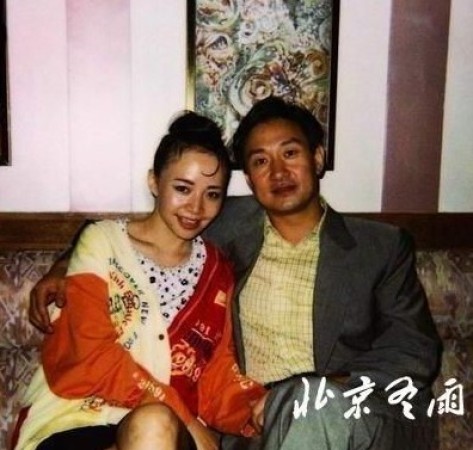 宋丹丹早年青涩照曝光 与那英当拉拉队员