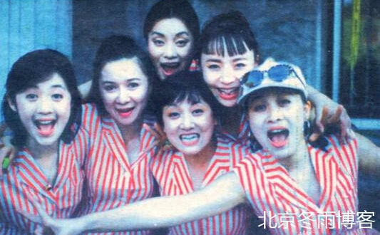 宋丹丹早年青涩照曝光 与那英当拉拉队员