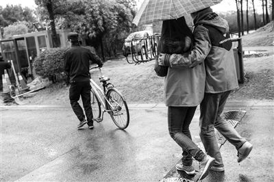 “任性”高材生留校当保安 专业成绩曾第二