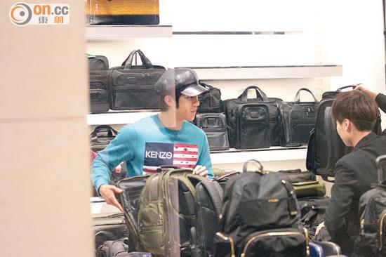 范冰冰李晨隔空调情 李治廷独自寂寞买包包