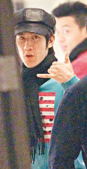 范冰冰李晨隔空调情 李治廷独自寂寞买包包