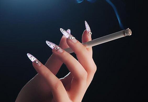 今日财经：纽约金价6日大跌 香烟价格提高30%以减少吸烟量？