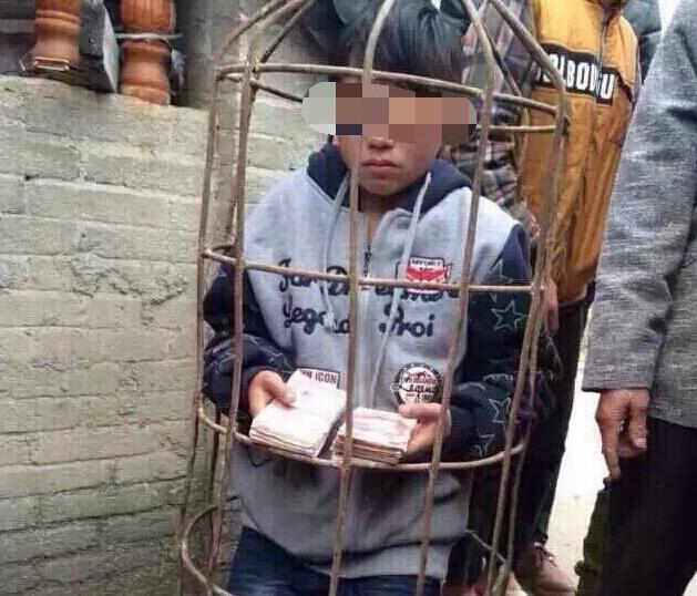 网曝“男孩偷钱遭浸猪笼” 当地派出所介入调查