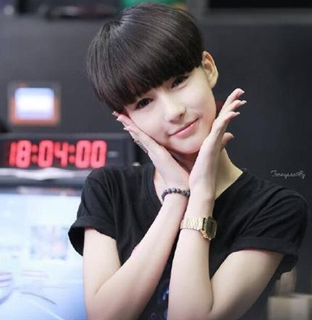 泰国新人女星yoshi爆红 清纯可爱十分抢镜 