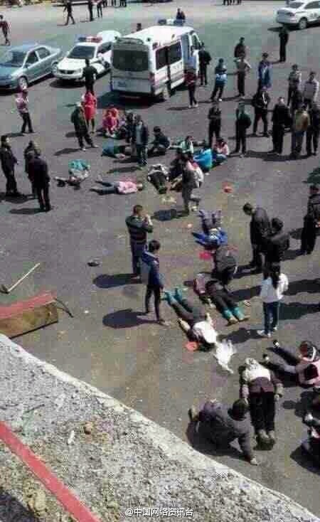 贵州小货车侧翻 造成车上人员11人死亡19人不同程度受伤