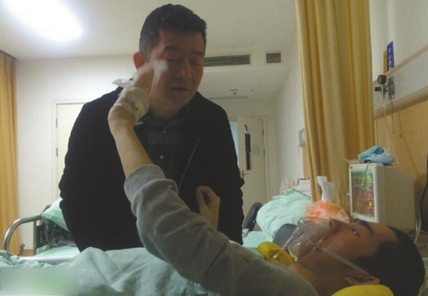 23岁成都最帅交警去世 家属：不会注销微博让正能量继续传递