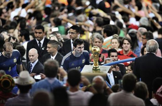 2015荷赛奖揭晓 摄影师拍摄同性恋夫妇亲密瞬间获奖