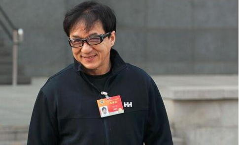 成龙回应反悔裸捐 家产全部留给儿子房祖名