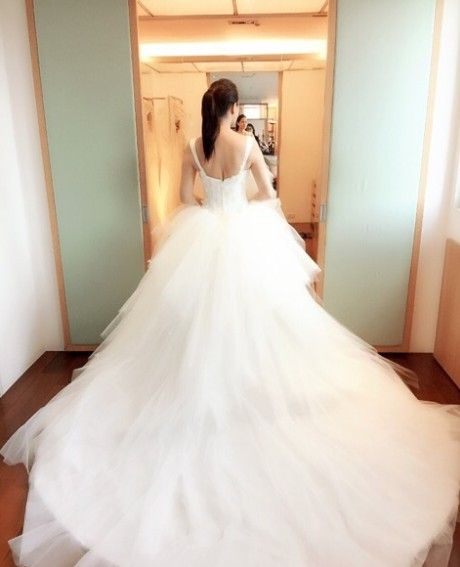 伊能静高调再婚婚纱照首曝光 今年3月与小男友秦昊海外完婚邀60名亲属