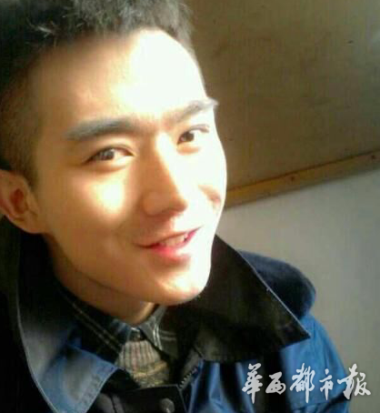 “成都最帅交警”患癌离世　在世时阳光开朗最后心愿系开花店