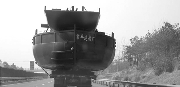 这司机让人捏把汗