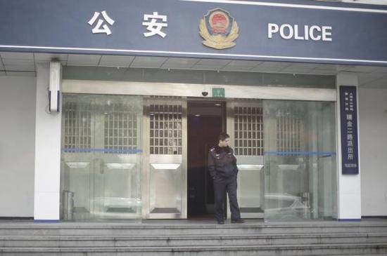 前国<a href='http://www.bjxxg.cn/sports/zuqiu/' target='_blank'><u>足球</u></a>员高峰醉酒斗殴被带走 演员聂远为涉案者