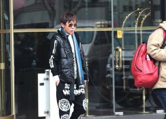 前国<a href='http://www.bjxxg.cn/sports/zuqiu/' target='_blank'><u>足球</u></a>员高峰醉酒斗殴被带走 演员聂远为涉案者