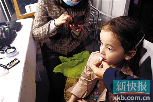 6岁混血童模日赚1万5千元 每天工作10小时