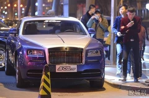 土豪开派对豪车云集总价超过5000万 众多豪车看瞎路人【组图】