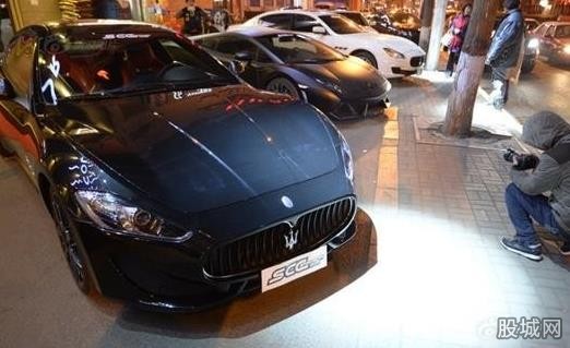 土豪开派对豪车云集总价超过5000万 众多豪车看瞎路人【组图】