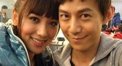 何炅44岁女友抱妈曝光 助手证实：交往很多年了