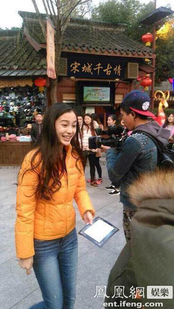 《跑男》录制现场曝光 黄晓明变黑衣人惊喜现身