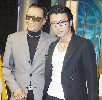 谢贤开口澄清流言 谢霆锋签英皇并非为父还债 